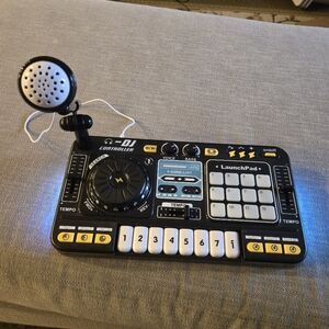 DJ Controller with Microphone and LaunchPad